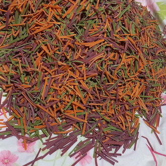 Yöresel Ev Yapımı Sebzeli Erişte 1 Kg