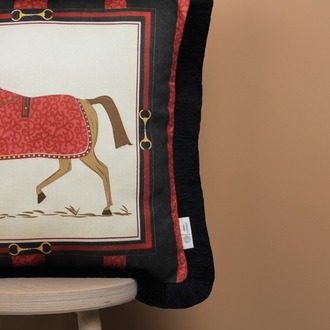 Siyah Kırmızı Çizgili At Desen 43x43 cm Kırlent Kılıfı