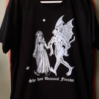 She has Unusual Friends - Tshirt (Occult, Funny)