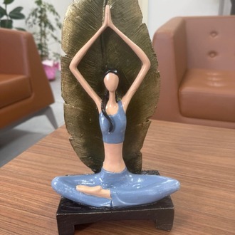 Yoga Yapan Kadın Biblo