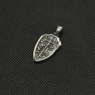 925 Ayar Gümüş Kalkan ve Kılıç Figürlü Erkek Kolye