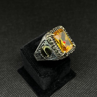 Gümüş Yüzük – Kehribar (Amber) Dikdörtgen Kesim Taşlı, Bronz Detaylı El