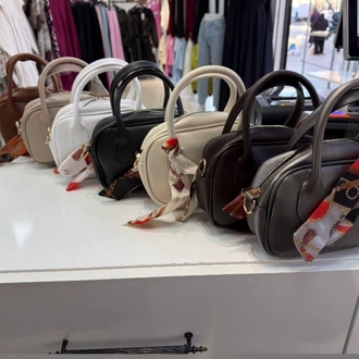 oval fular detaylı mini çanta 