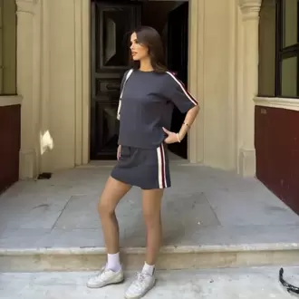 yumuşak dokulu Kumaş Parçalı Bisiklet Yaka T-shirt Mini Şortlu Etek İkili Takım - Füme