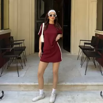 Yumuşak dokulu Kumaş Kadın Parçalı Bisiklet Yaka T-shirt Mini Şortlu Etek İkili Takım -Bordo