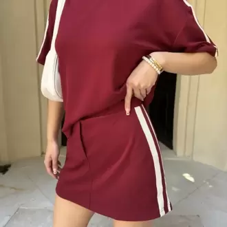 Yumuşak dokulu Kumaş Kadın Parçalı Bisiklet Yaka T-shirt Mini Şortlu Etek İkili Takım -Bordo