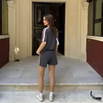 yumuşak dokulu Kumaş Parçalı Bisiklet Yaka T-shirt Mini Şortlu Etek İkili Takım - Füme
