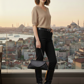 Siyah Deri Yuvarlak Omuz Çantası