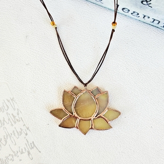 Sedefli Opal Lotus Kolye