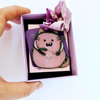 Pembe Doktor Kedi Broş