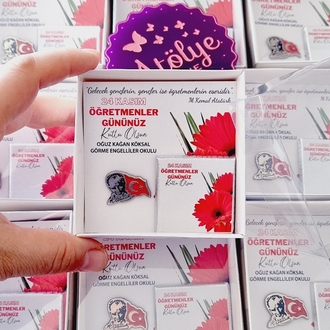 Kutuda Broş ve Çikolata (Adet Seçimi Yaparak Fiyat Bilgisi Öğrenebilirsiniz)