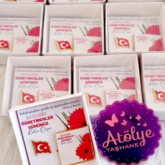 Kutuda Broş ve Çikolata (Adet Seçimi Yaparak Fiyat Bilgisi Öğrenebilirsiniz)