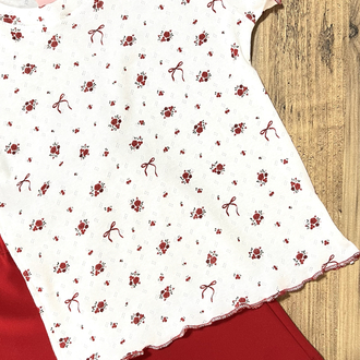 Kırmızı çiçekli t-shirt şortlu takım
