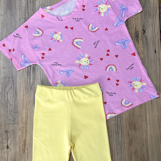 Pembe güneş desenli oversıze t-shirt diz üstü sarı bisikletçi tayt takım