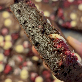 Vişne/ Beyaz Çiko Brownie
