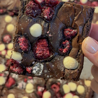 Vişne/ Beyaz Çiko Brownie