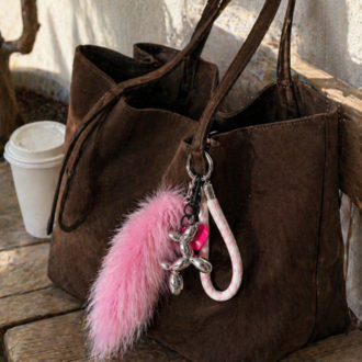 ÇANTA CHARM PEMBE TÜYLÜ