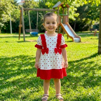 Kırmızı puantiyeli Elbise