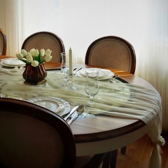 Pastel Sarı Şifon Runner - Bahar Konseptli Sofralar & Modern Davetler İçin Masa Örtüsü