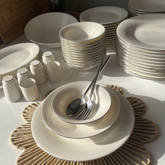 Gümüş detaylı 12 kişilik yemek takımı 