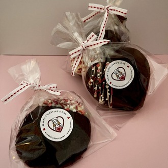 Burgundy Cookie (Cacao & White Chocolate)