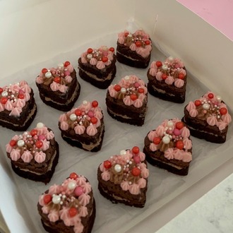 Sweet Valentine Mini Cake Snacks 