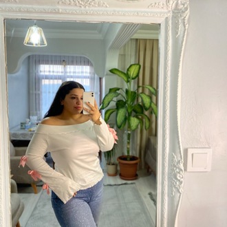 Beyaz Kurdale Detaylı Bluz