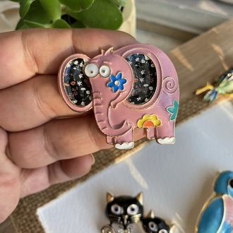 Pembe Fil Broş