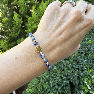 Sodalite Taşlı & Altın Kaplama Çiçek Detaylı Bileklik