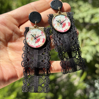 Vintage Saat Kadranı & Siyah Dantel Detaylı Sallantılı Bijuteri Küpe