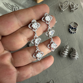 Zirkon Taşlı Üçlü Sallantılı Küpe 