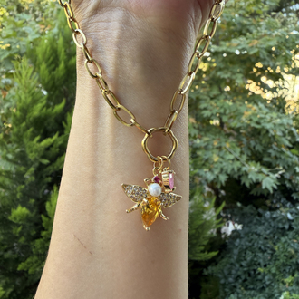 Gold Renk Çelik Ataş Zincir Arı Figürlü Charm Kolye