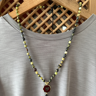 Serpentine & Lal (Garnet) Taşlı Püsküllü Doğal Taş Kolye ve Bileklik 
