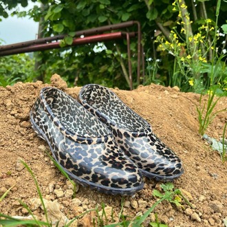 Leopar Desenli Plastik Kadın Bahçe Ayakkabısı