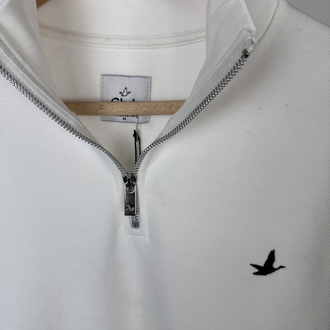 B. Marka beyaz yarım fermuar sweatshirt