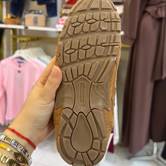 SNEAKER