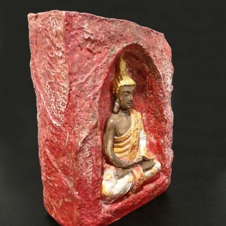 Kırmızı-Beyaz Renkli Mağara İçinde Kahverengi-Beyaz Buda Tealight Mumluk