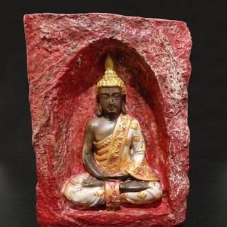 Kırmızı-Beyaz Renkli Mağara İçinde Kahverengi-Beyaz Buda Tealight Mumluk