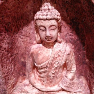 Lotus Pozisyonunda Meditasyon Yapan Buddha Mumluk