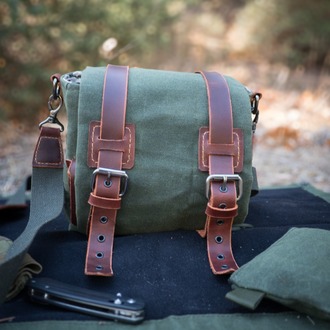 El Yapımı Mumlu Kanvas ve Yağlı Deri Bushcraft Çantası | Outdoor & EDC Omuz Çanta