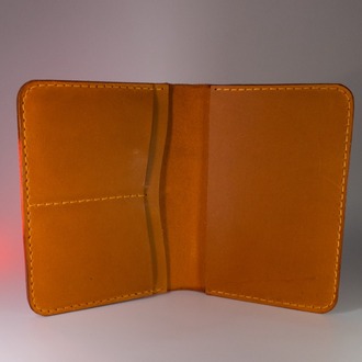 El Yapımı Deri Pasaport Kılıfı – Minimal ve Fonksiyonel Seyahat Cüzdanı