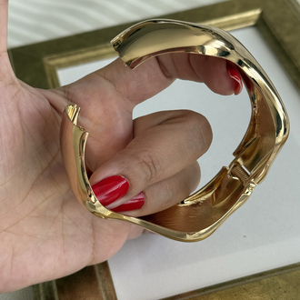 Gold parlak dalgalı kelepçe bileklik