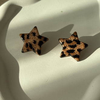 Leoparli yıldız küpe