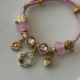 Pembe gold charmlı deri bileklik