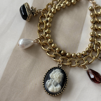 Vintage charmlı gold bileklik
