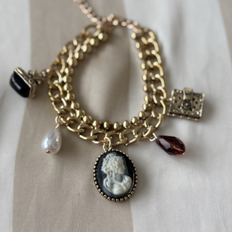 Vintage charmlı gold bileklik