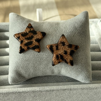 Leoparli yıldız küpe