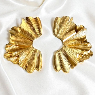 Gold Yarım Halka Kıvrımlı Küpe