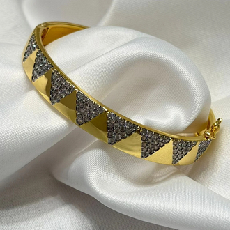 Çift Renk Üçgen Detay Kelepçe (Çelik)