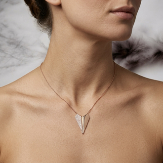 Rose Gold Renkli ve Beyaz Taşlı Lüks Kolye